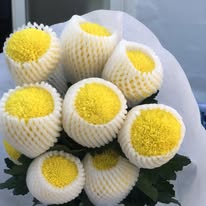 Pom Pom Yellow